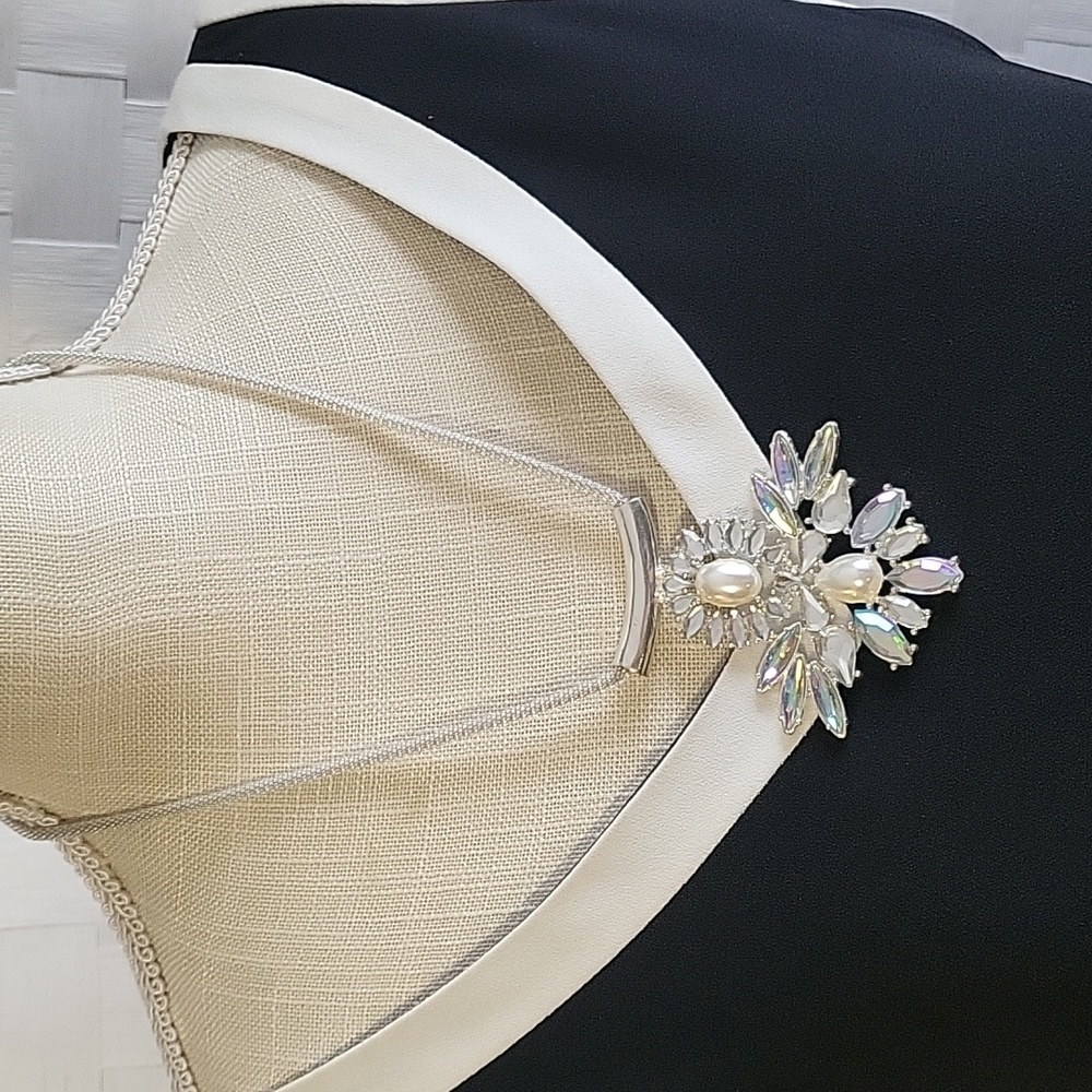 Necklace- 20 inch Rhinestone/ Pearl Silvertone Statement Necklace